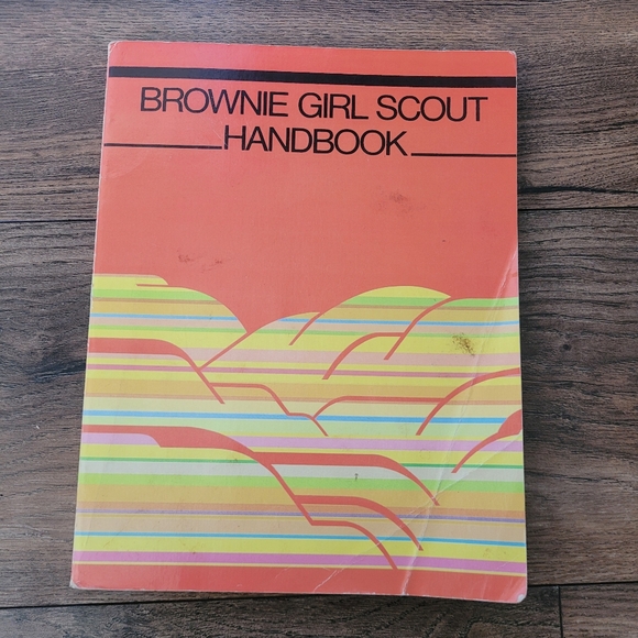 Brownie Girl Scout Handbook - Picture 1 of 6